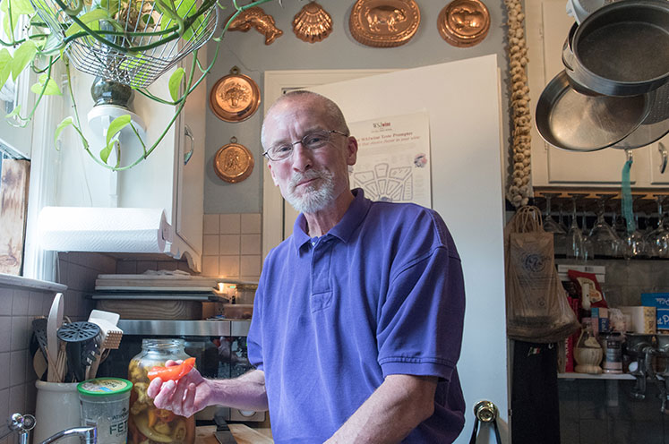 digestive surgery patient eric gray eating in his kitchen cta