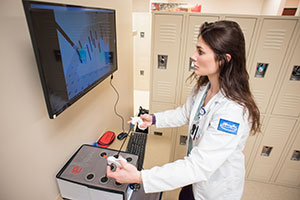 Resident Sara practicing in the SIM center