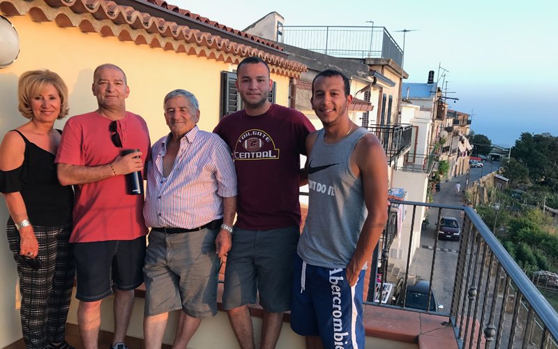 lung cancer patient frank with family in italy