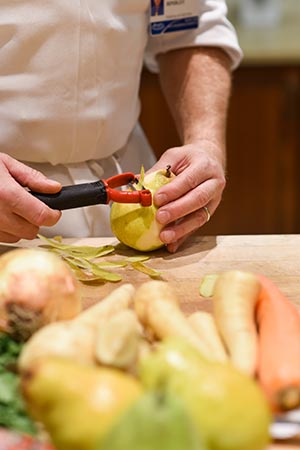 chef rob hindley preparing food at weight management seminar