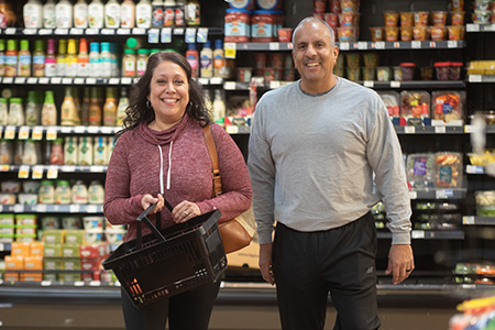 metabolic weight loss patient shopping with nutritionist at grocery store