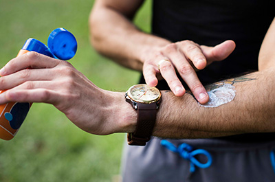 man using sunscreen