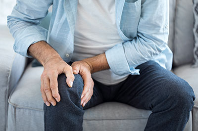 man with knee pain