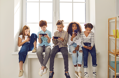 kids on their phones