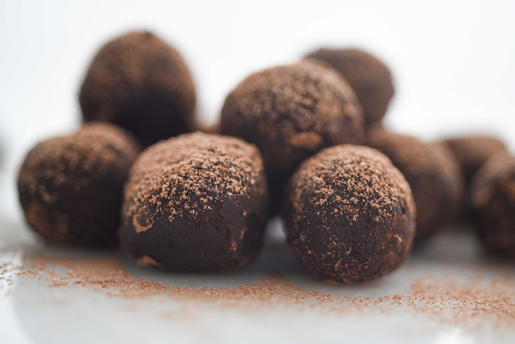 cocoa date truffles thumbnail