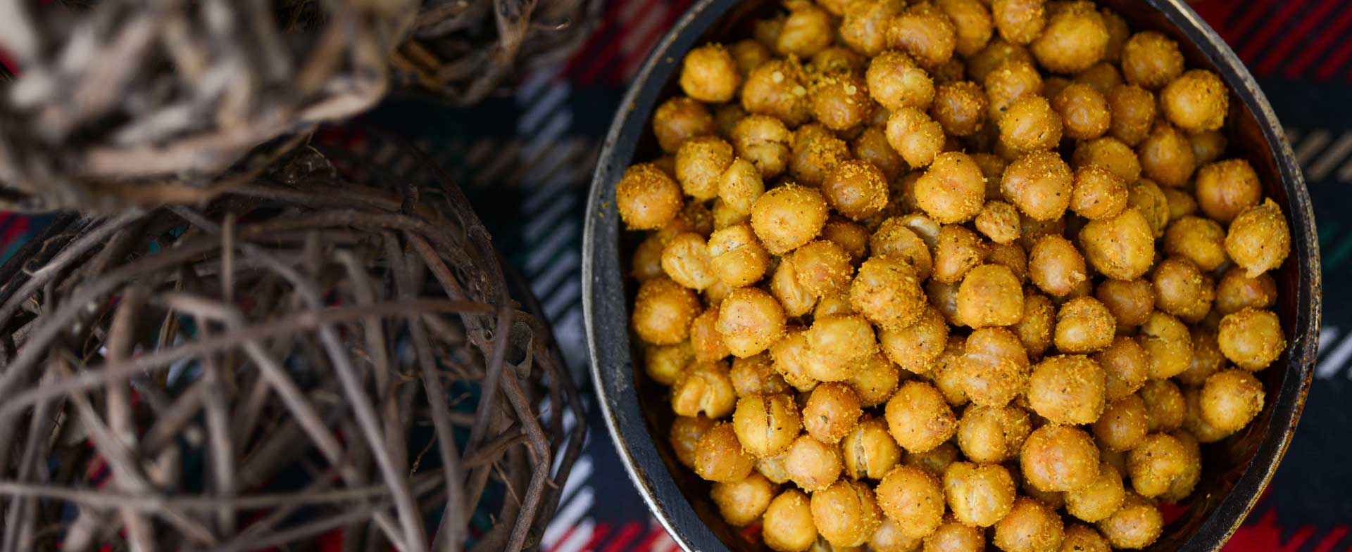 spicy garlic and turmeric roasted chickpeas