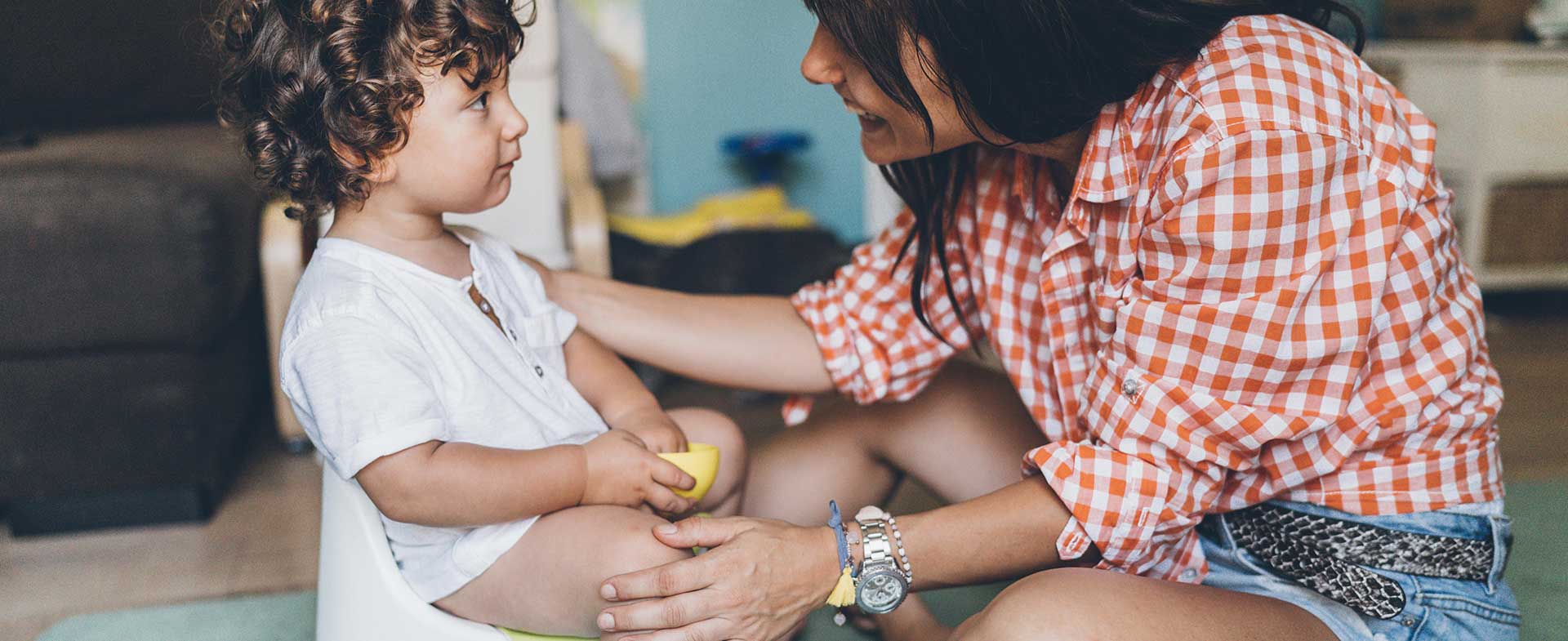 Toddler potty training with mom's encouragement