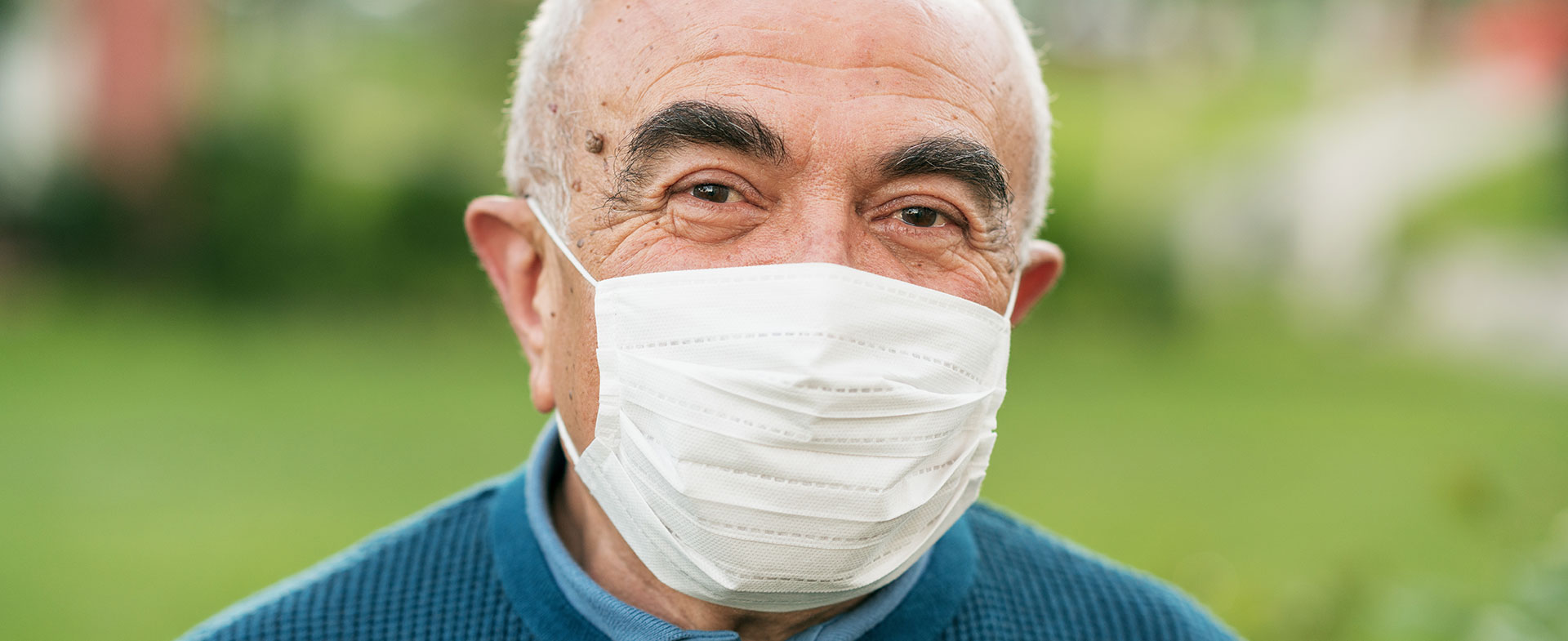elderly man wearing mask