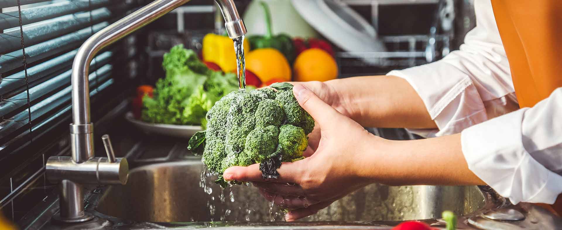 How to Wash Fruits and Vegetables Effectively So They're Safe to Eat
