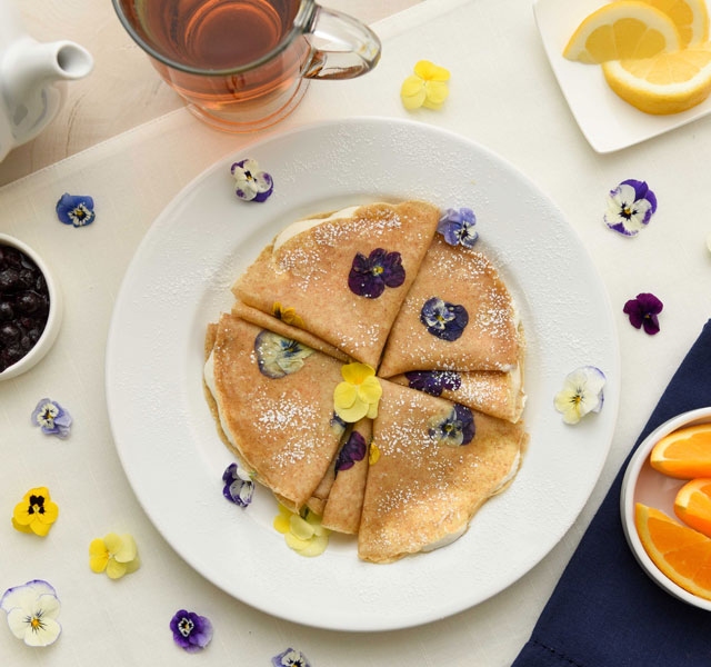 viola crepes wide shot