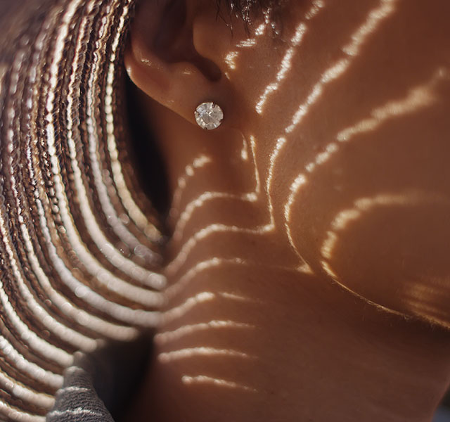 woman wearing sunhat
