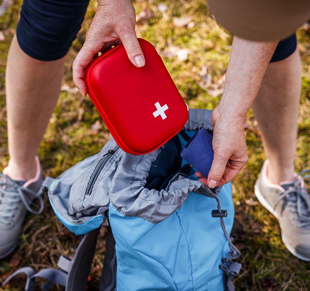 10 Essentials To Keep In Your Emergency Travel Kit | Henry Ford Health ...