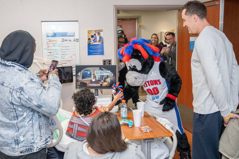 Pistons mascot visiting with pediatric inpatients 