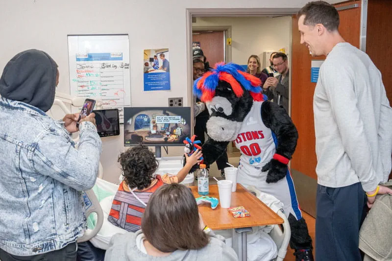 Pistons mascot visiting with pediatric inpatients 