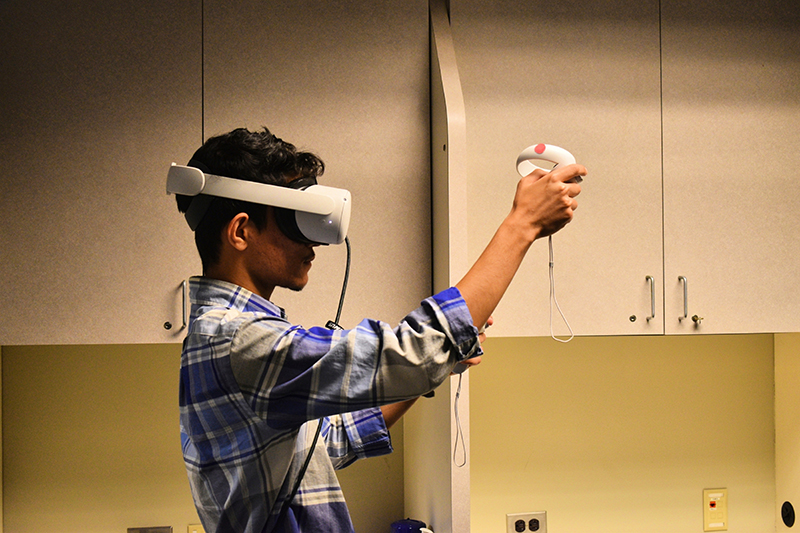 Student using VR tool