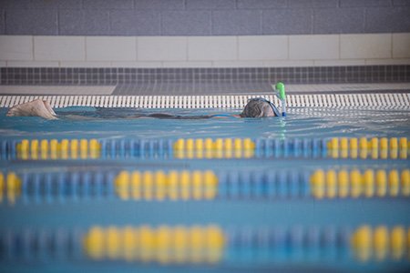 breast cancer patient mary nameth swimming underwater