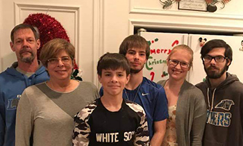 COPD patient, Penne Caswell, posing with her family