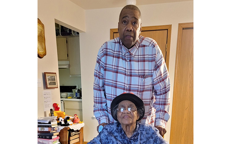 Pulmonary-patient-ken and his aunt in a wheelchair