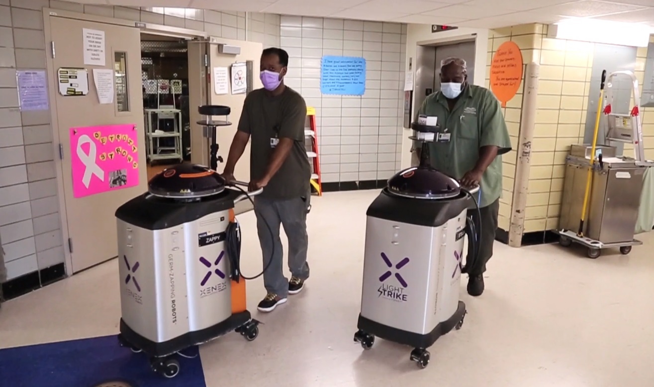 Sangriento fax animal UV light disinfection robots | Henry Ford Health - Detroit, MI